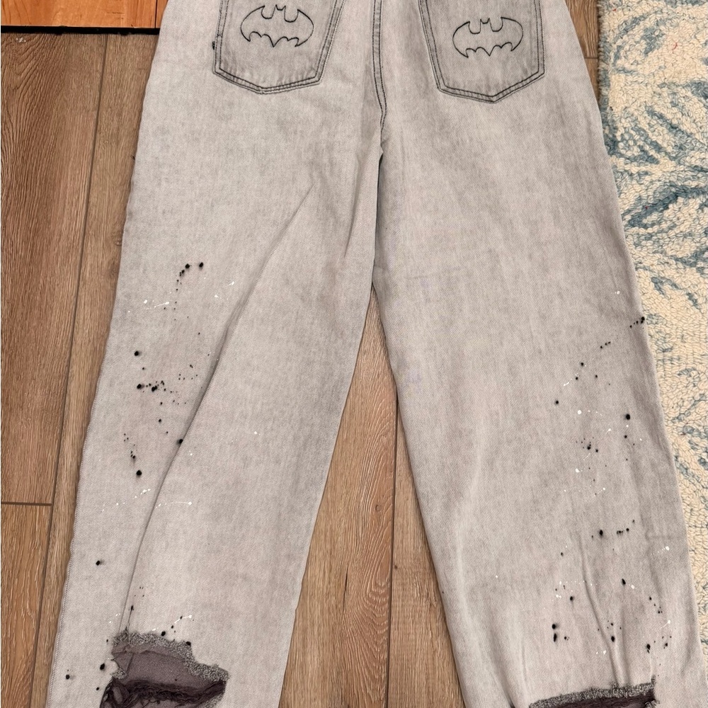 Women’s Light Gray Distressed Batman-Pocket Jeans 0096 - Picture 3 of 7